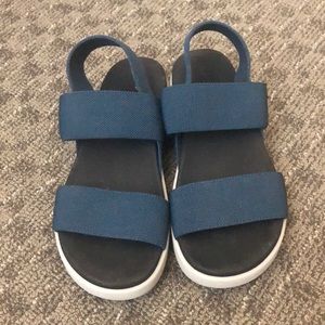 Keen sandals size 7